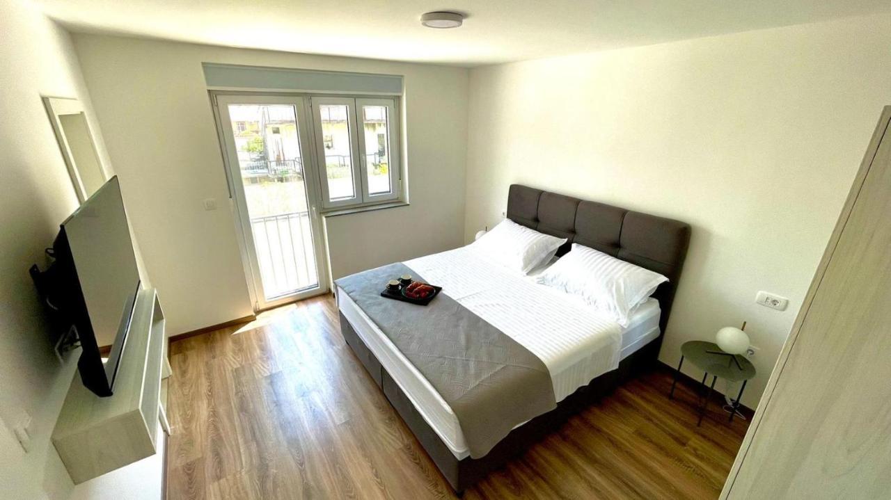 Studio Apartmani Kaja I Iva Синь Екстер'єр фото