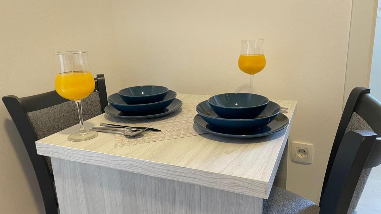 Studio Apartmani Kaja I Iva Синь Екстер'єр фото