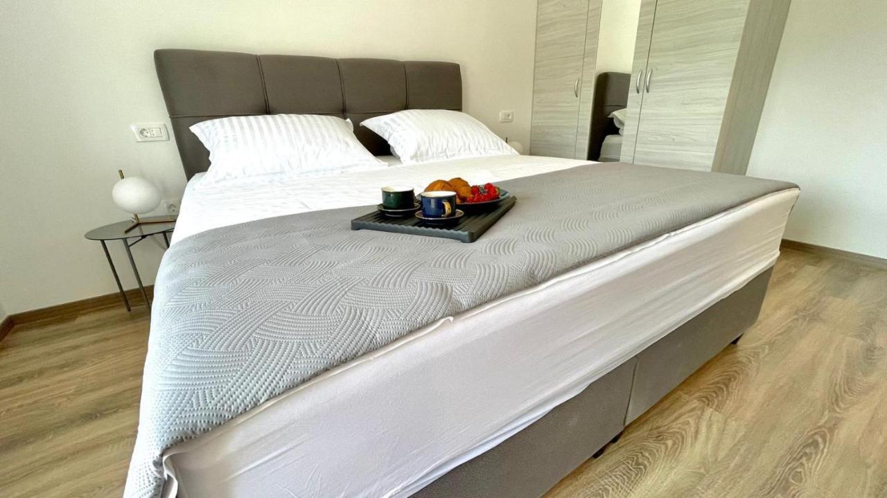 Studio Apartmani Kaja I Iva Синь Екстер'єр фото