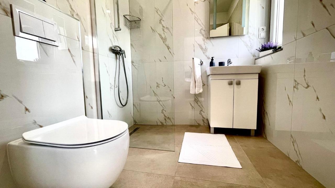 Studio Apartmani Kaja I Iva Синь Екстер'єр фото