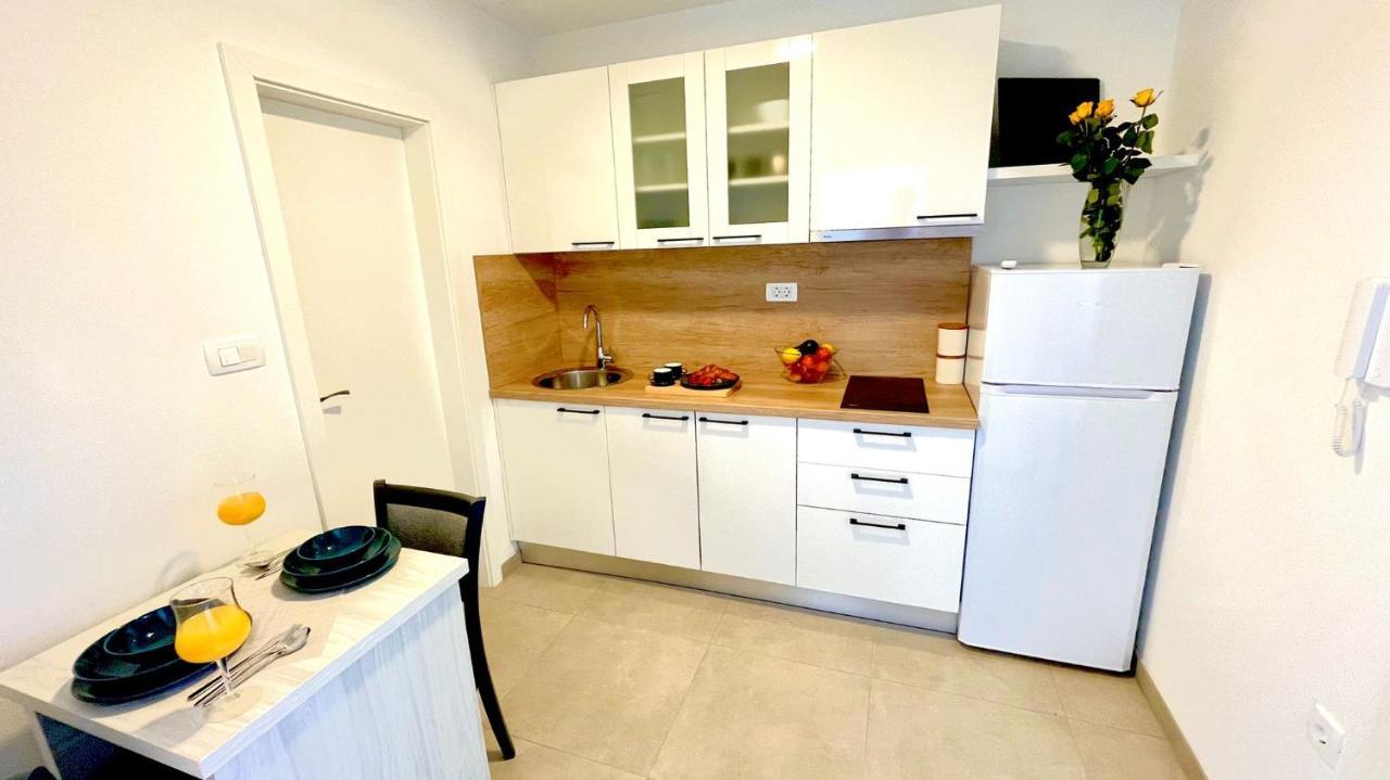 Studio Apartmani Kaja I Iva Синь Екстер'єр фото