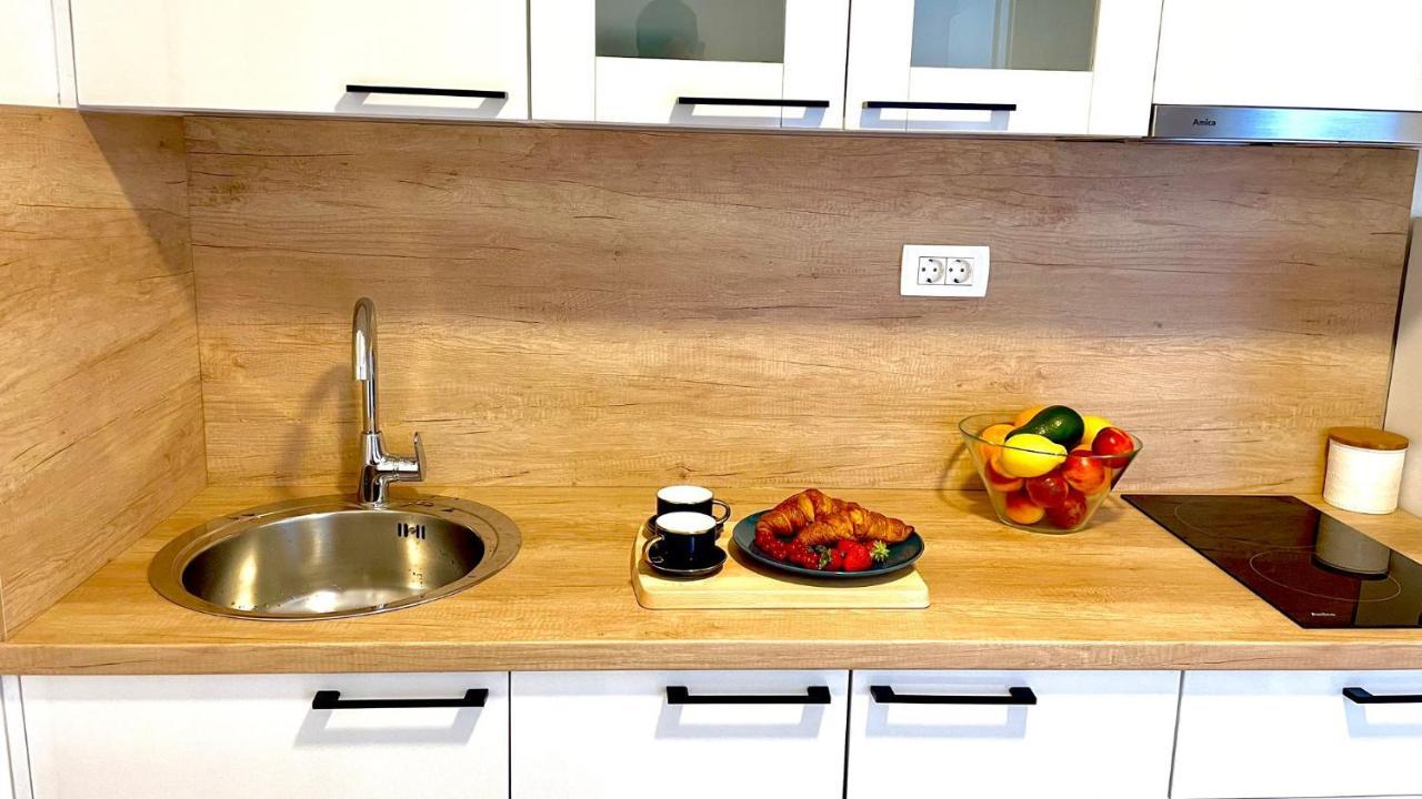 Studio Apartmani Kaja I Iva Синь Екстер'єр фото